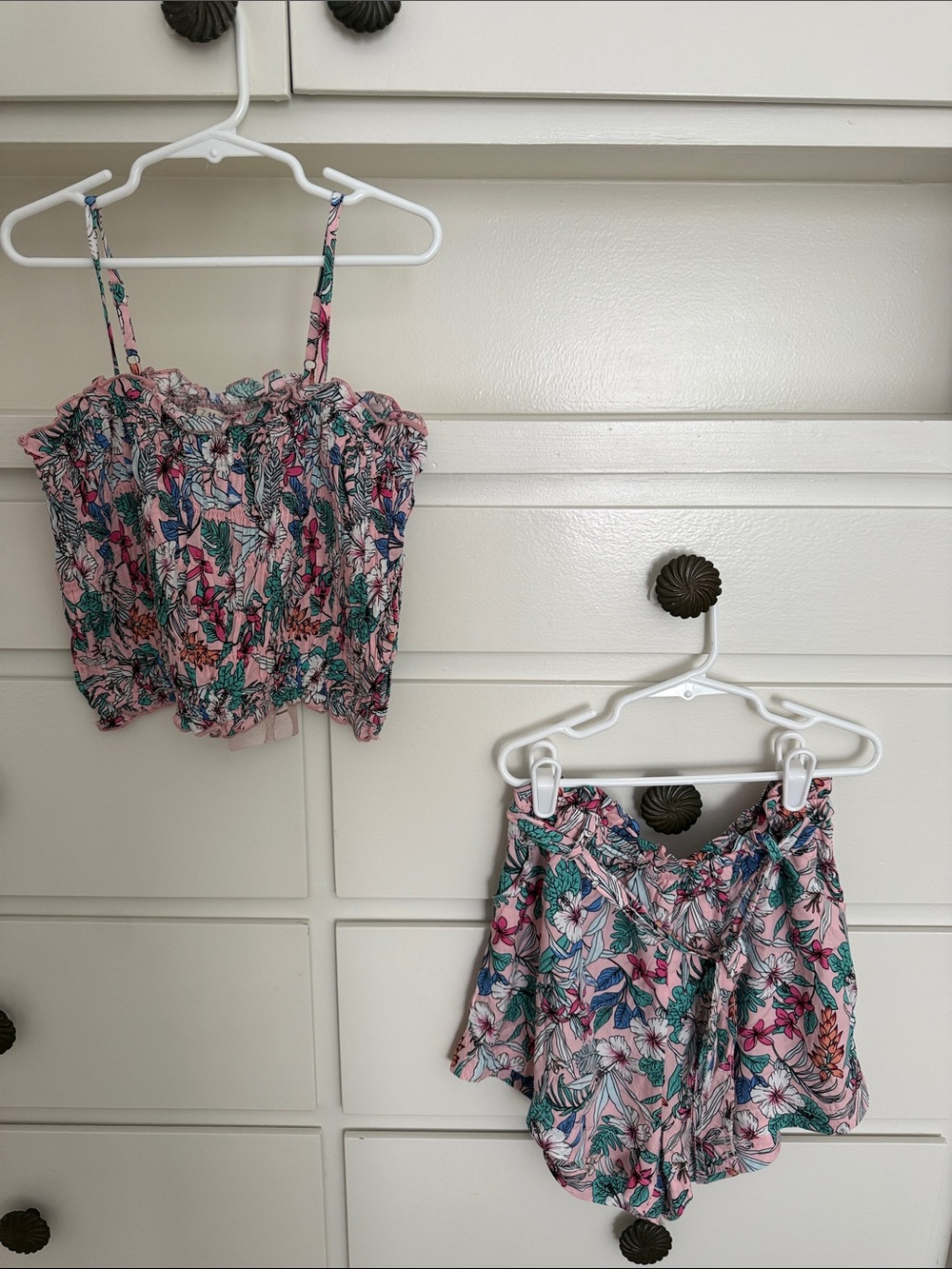 NWT Hannah Banana tank and belted shorts 10